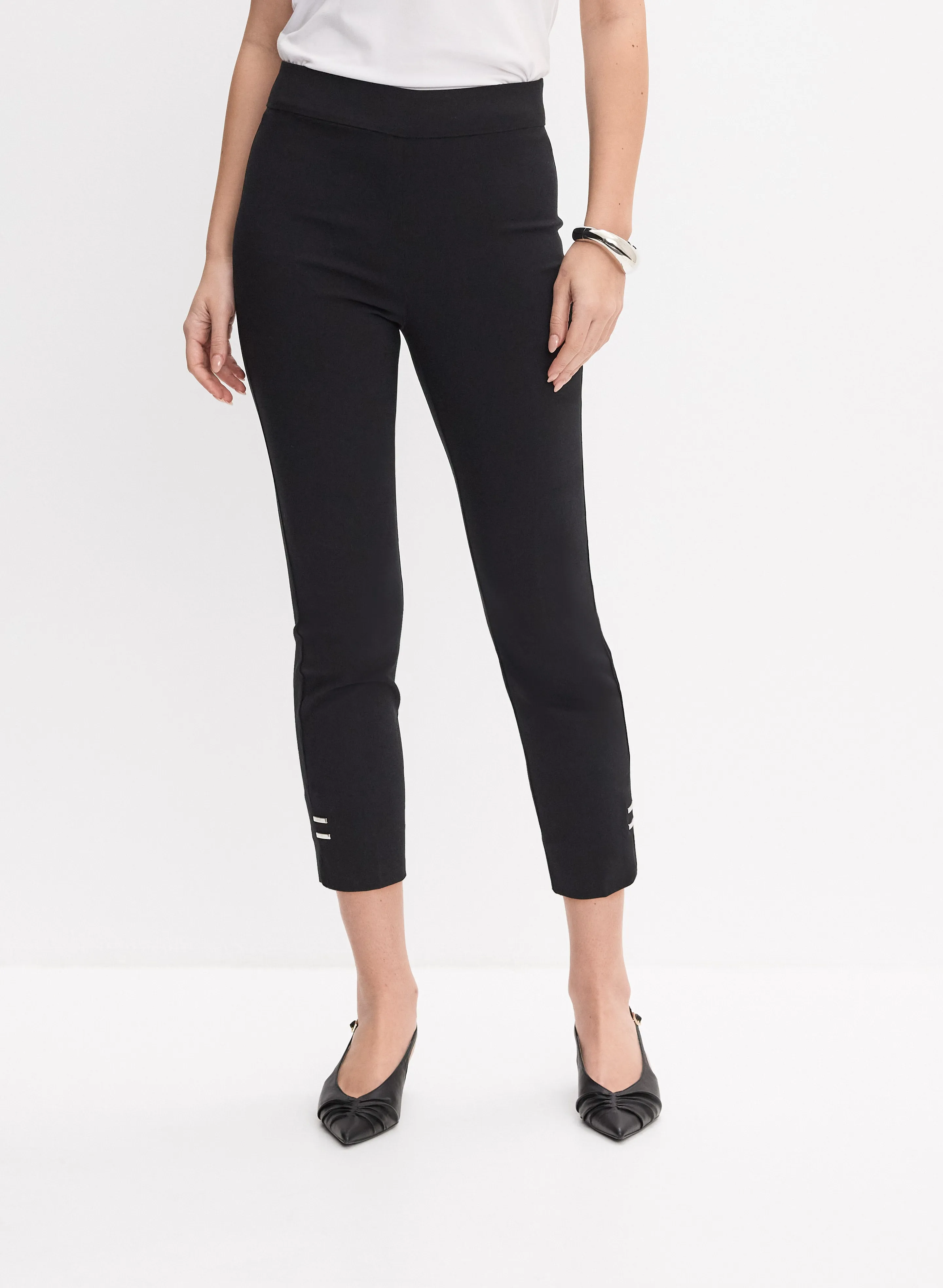 Melanie Lyne Pull-On Capris Melanie Lyne Pull-On Capris - Image 1